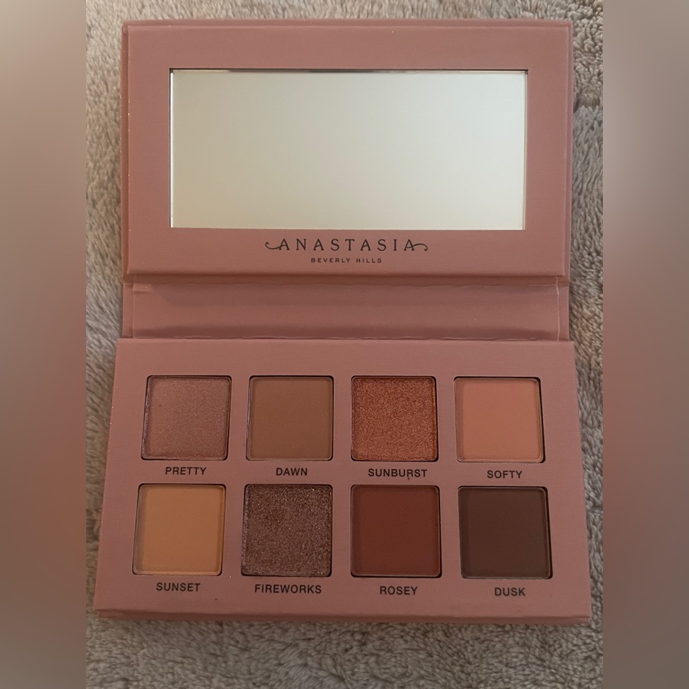 Anastasia Beverly Hills Glam To Go All-In-One Mini Eyeshadow Palette
